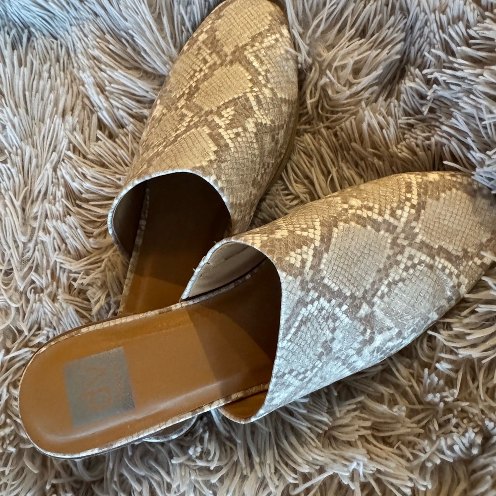 Women's Dolce Vita sides- great condition (10)